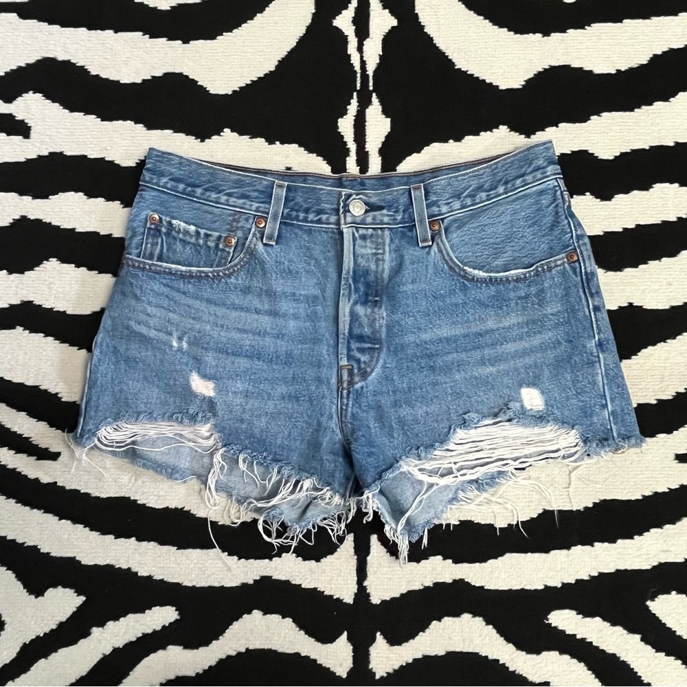 Levi’s Button Fly Distressed Denim Cutoff Shorts Size 30